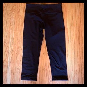 Lululemon size 4 crop black and grey reversible